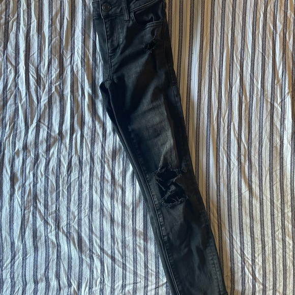 American Eagle Ripped Jeans - Picture 3 of 3